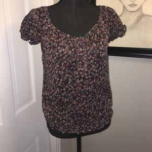 American Rag floral short sleeve top 💜